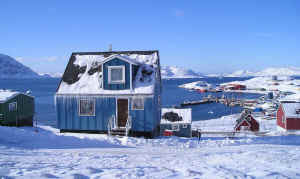 Narsaq: Typical house with harbour behind